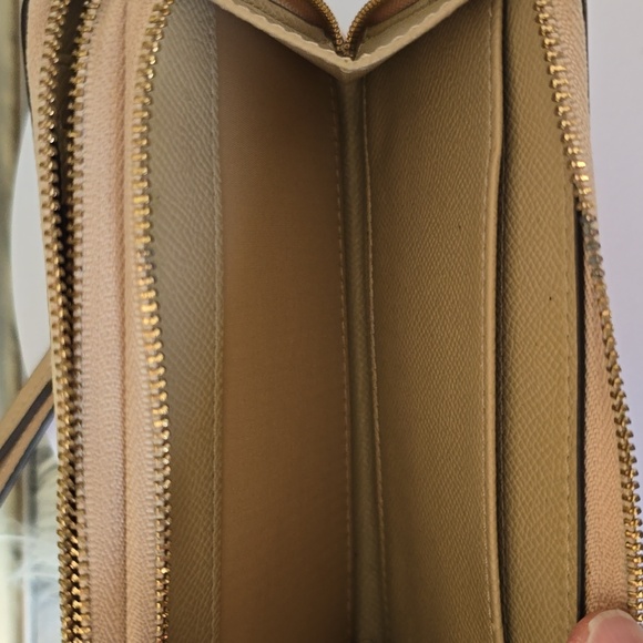 Coach Double Zip Pebbled Leather Wristlet – Light Beige – Gold Hardware - Picture 10 of 12